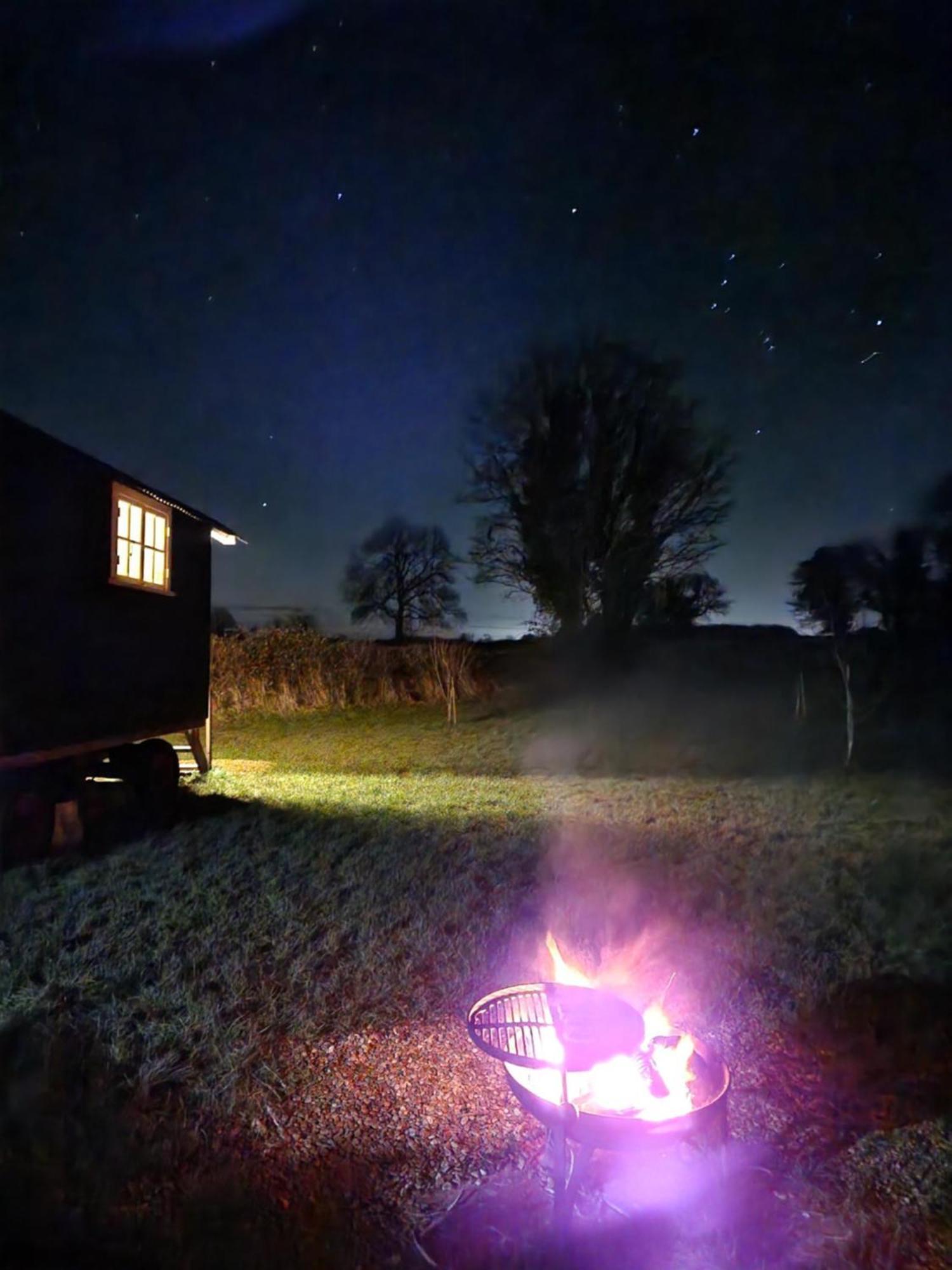 The Delkin Shepherds Huts キャッスル・クーム エクステリア 写真