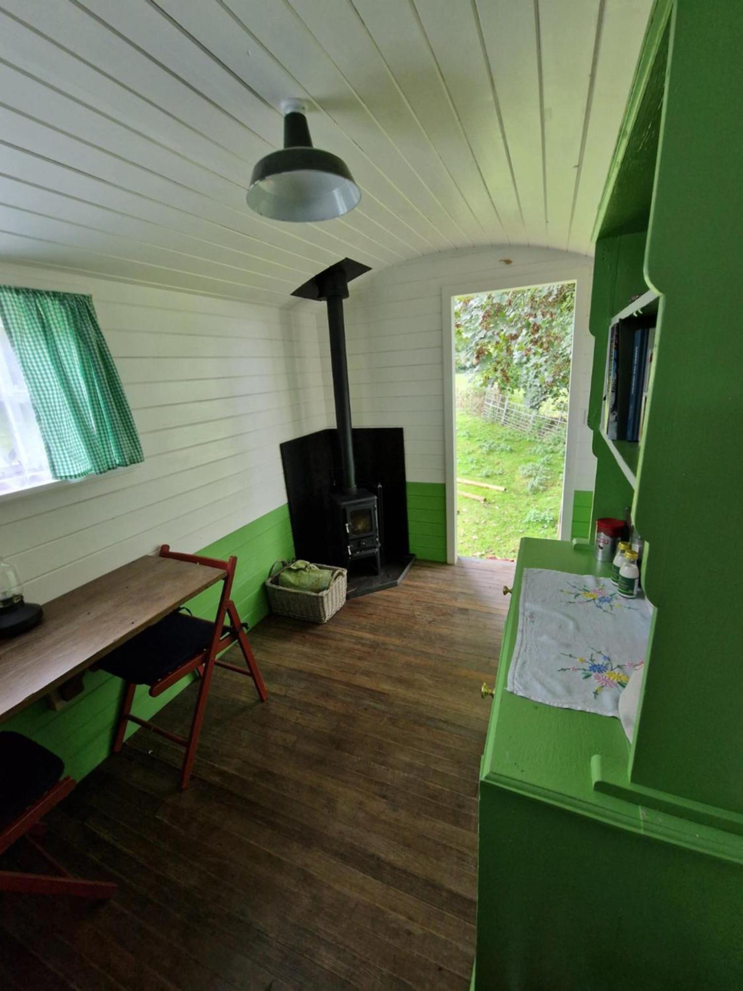 The Delkin Shepherds Huts キャッスル・クーム エクステリア 写真